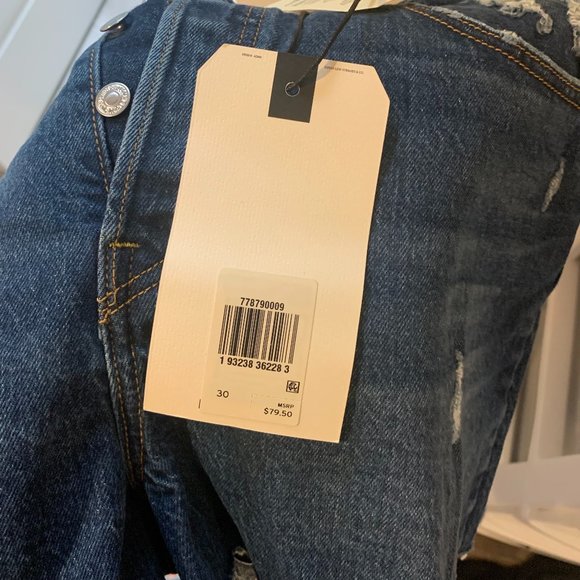 Levis Ribcage Shorts - Picture 4 of 4